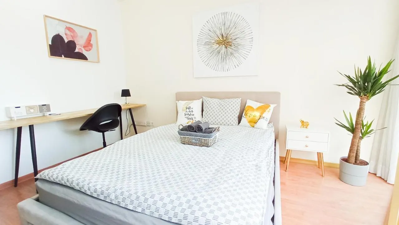 1A Beach & Business Apartment In The City Center! Larnaca