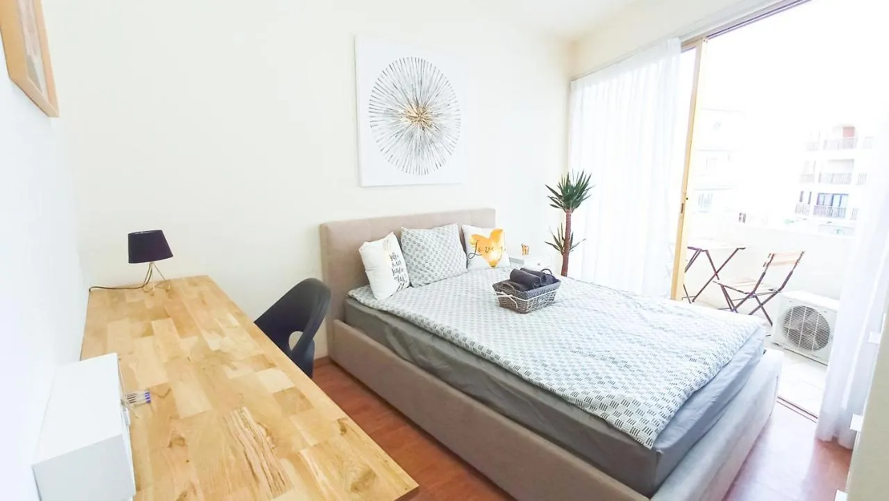 1A Beach & Business Apartment In The City Center! Larnaca